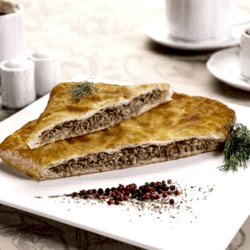 Пирог с сайрой из слоеного теста