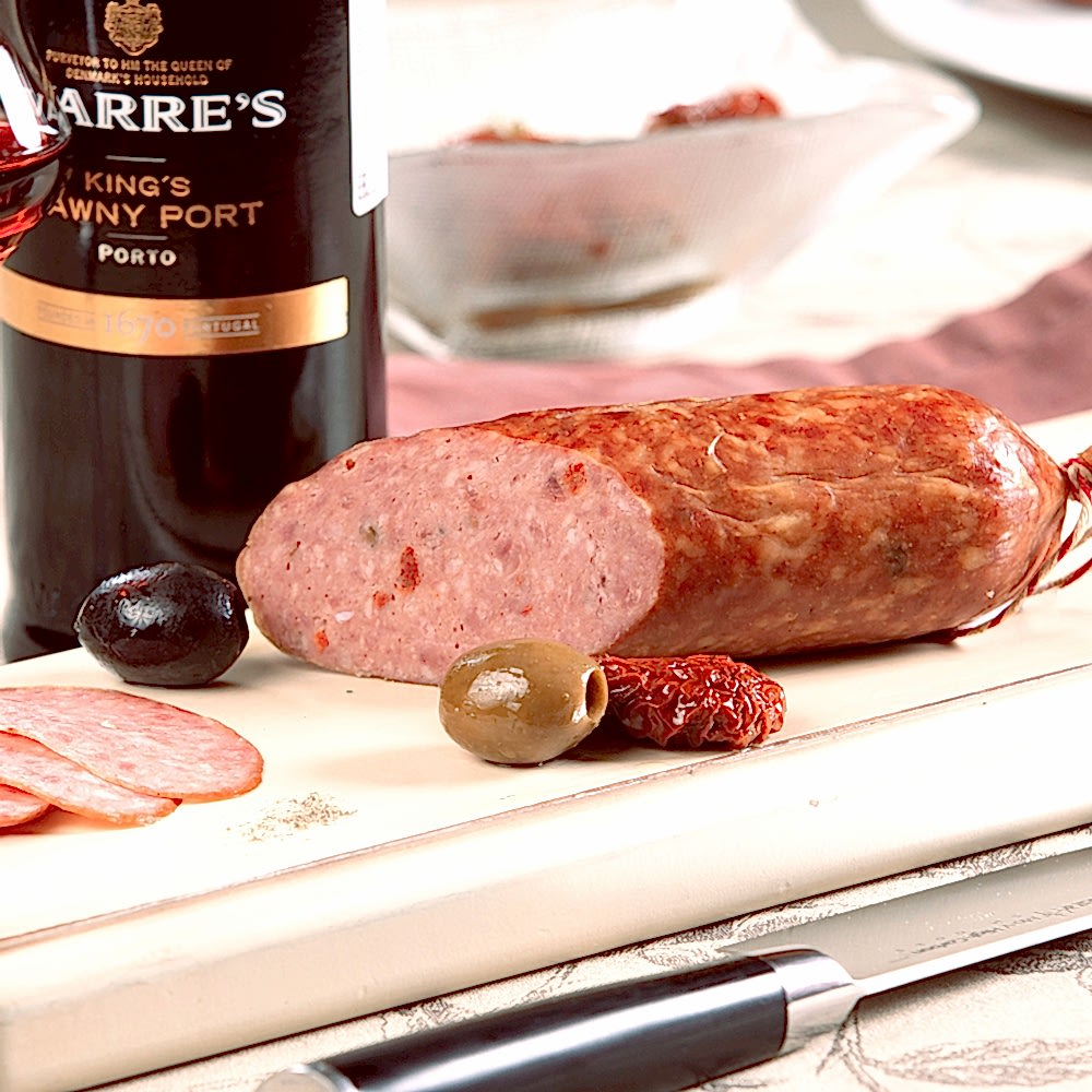 Сервелат с вялеными томатами* Сервелат с вялеными томатами*