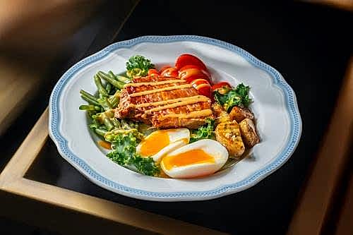 Салат с пастрами из говядины в стиле Нисуаз Салат с пастрами из говядины в стиле Нисуаз