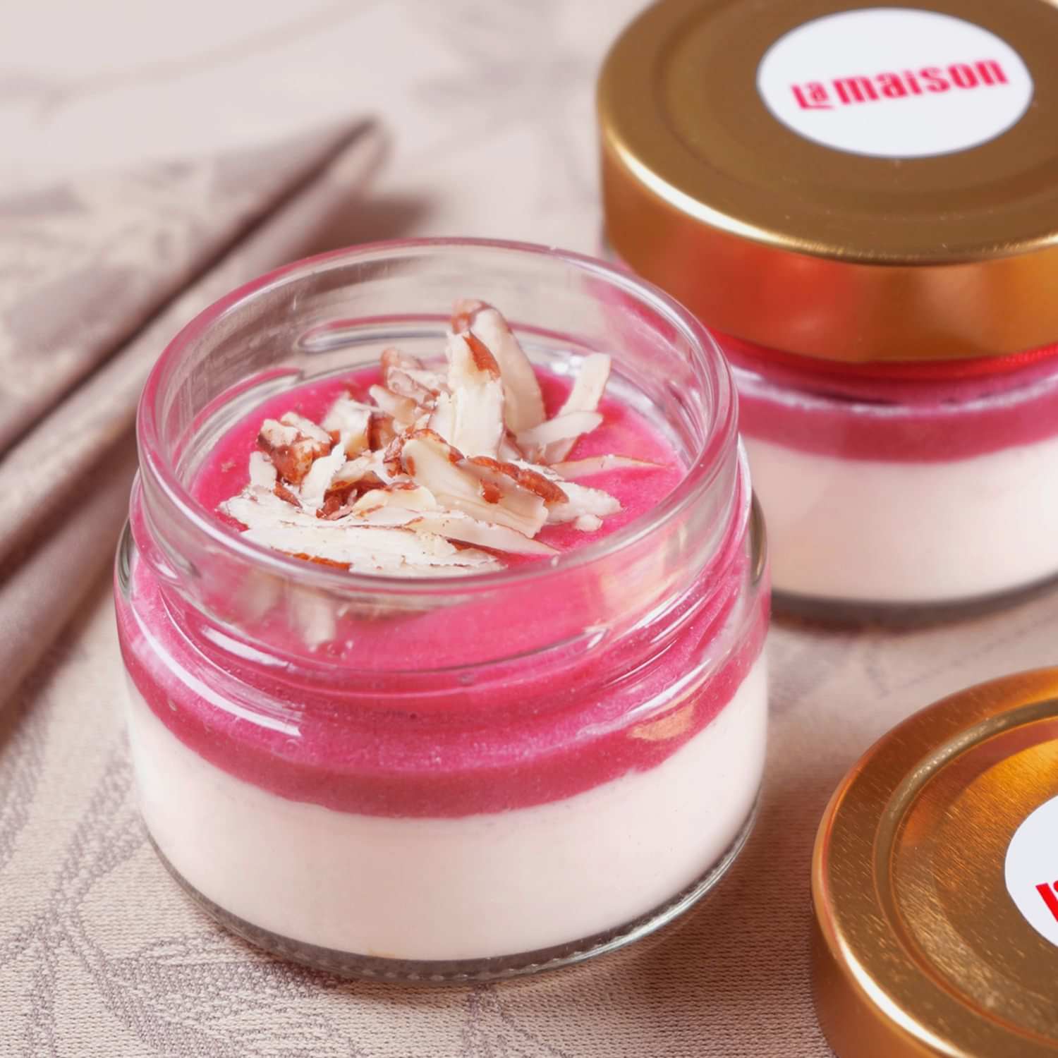 Панна котта с ревнем и орехом пекан Панна котта с ревнем и орехом пекан