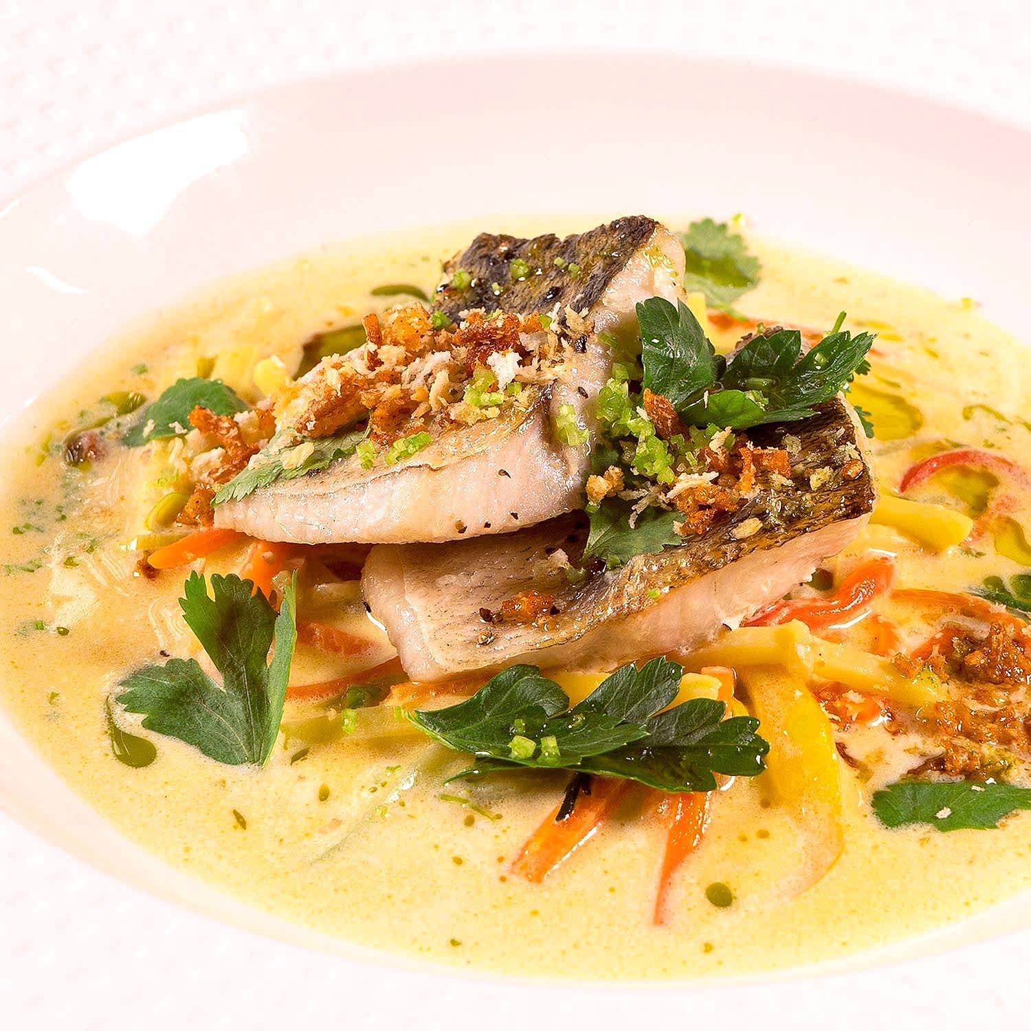 Судак печёный с овощным жульеном Судак печёный с овощным жульеном