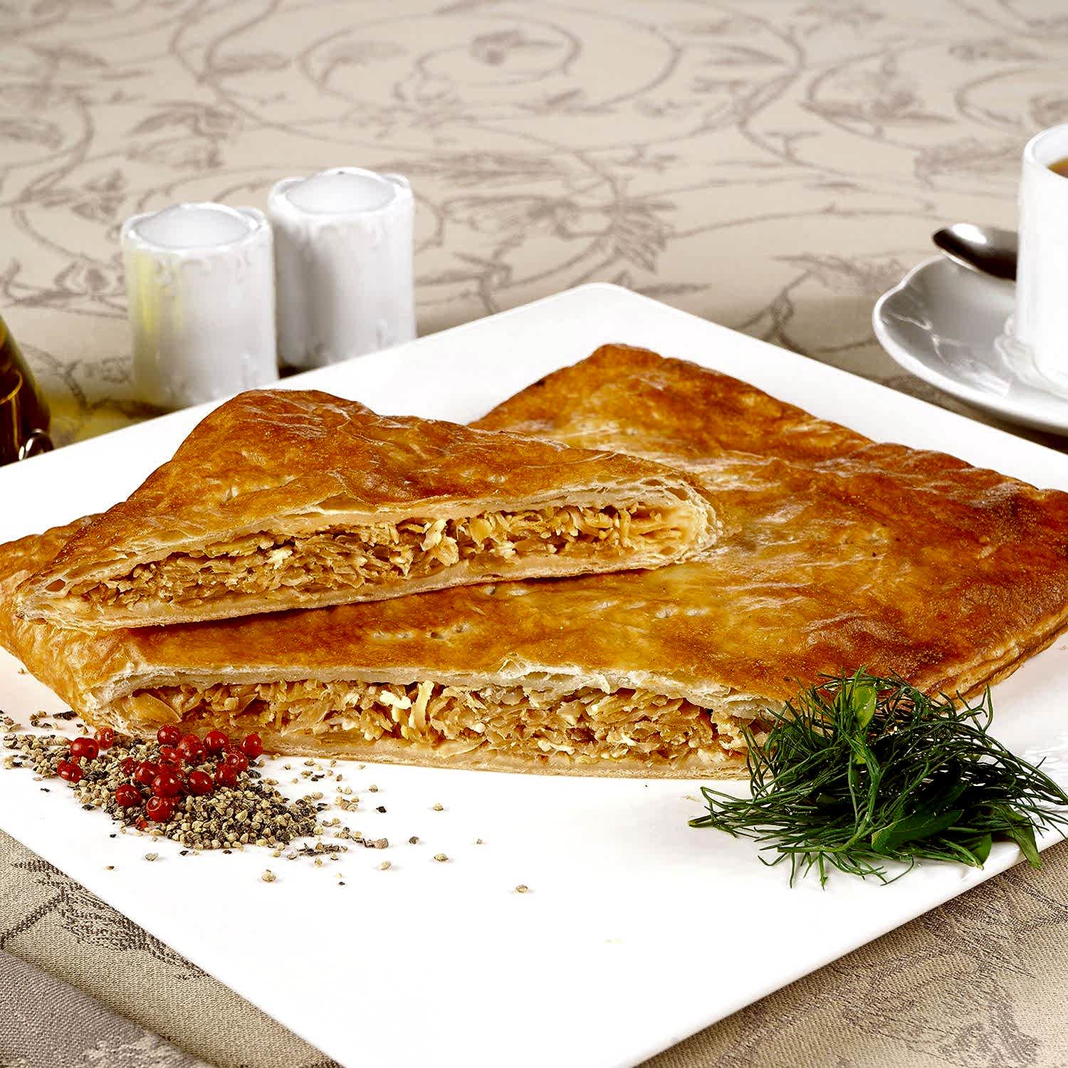 Пирог с капустой из слоеного теста, 0,5 кг Пирог с капустой из слоеного теста, 0,5 кг