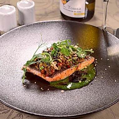 Стейк из форели с овощным тар-таром