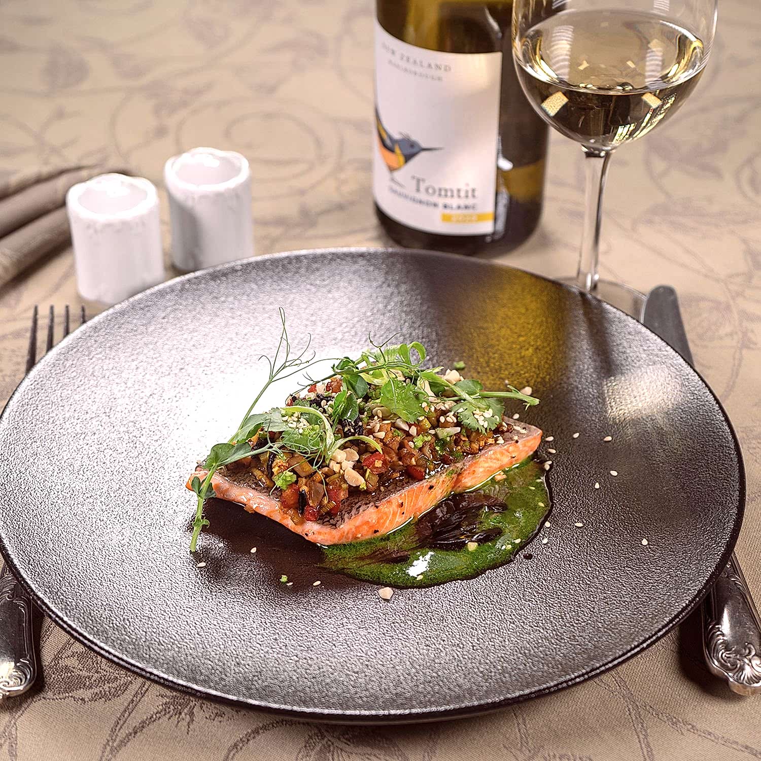 Стейк из форели с овощным тар-таром Стейк из форели с овощным тар-таром