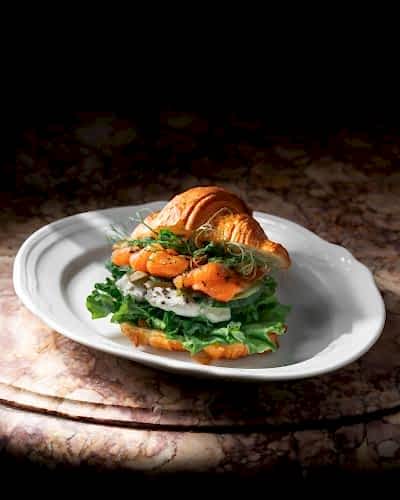 Круассан с форелью и мягким сыром Круассан с форелью и мягким сыром
