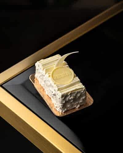 Пирожное Ваниль-карамель-миндаль