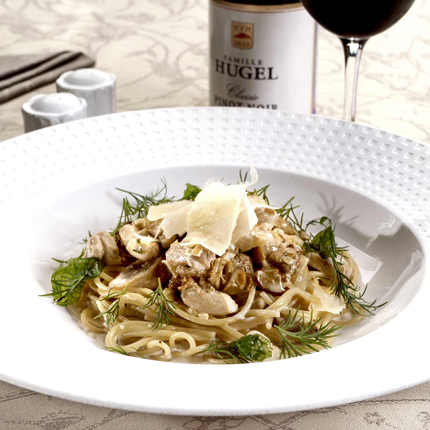 Спагетти в сырном соусе с цыплёнком и грибами Спагетти в сырном соусе с цыплёнком и грибами