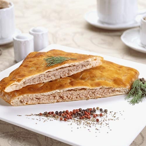 Пирог с мясом из слоёного теста