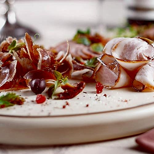 Грудинка свиная варено-копченая*