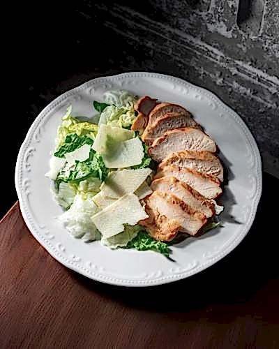 Салат Цезарь с цыпленком Салат Цезарь с цыпленком