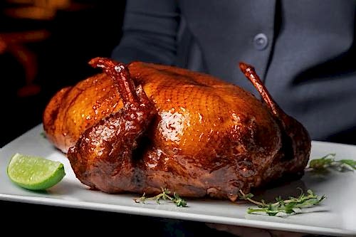 Утка фаршированная инжиром варено-копченая